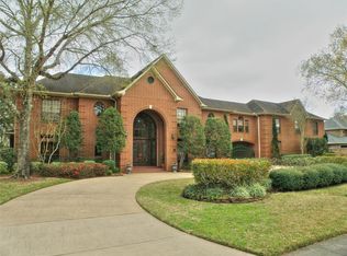 411 Carriage Creek Ln, Friendswood, TX 77546