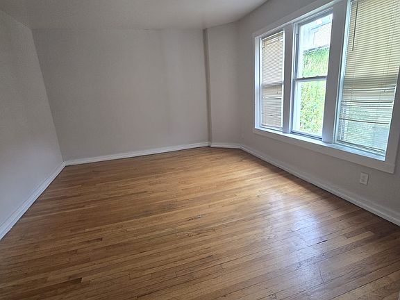 3rd image of 2206 S Marshall Blvd APT 3A