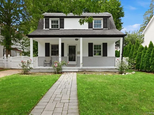 415 Leonard Boulevard, New Hyde Park, NY 11040