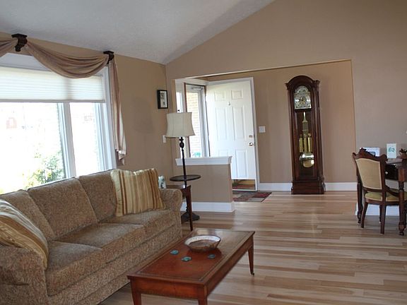 3rd image of 1051 Guadalupe Dr
