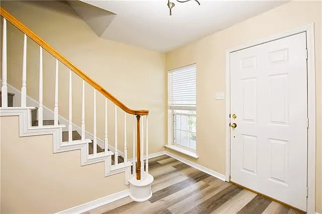5404 Clearpoint Dr — Photo 3