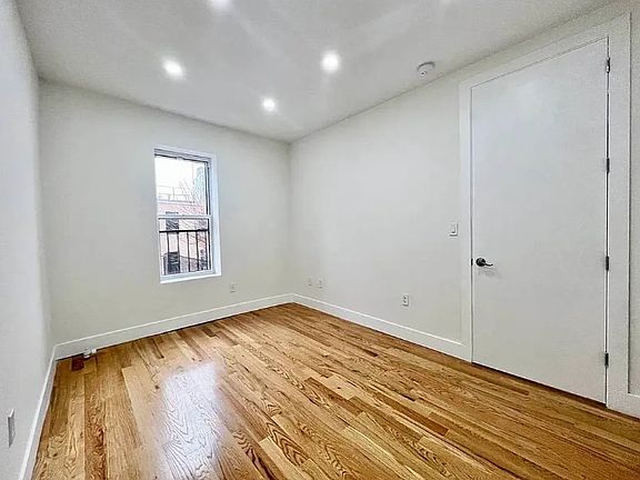 4th image of 392 S 5th St APT 6
