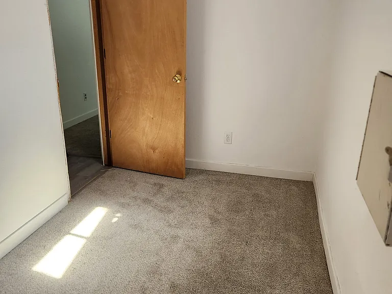 1495 S Grape St — Photo 24