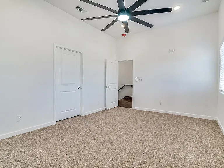 610 E Tyler St — Photo 16