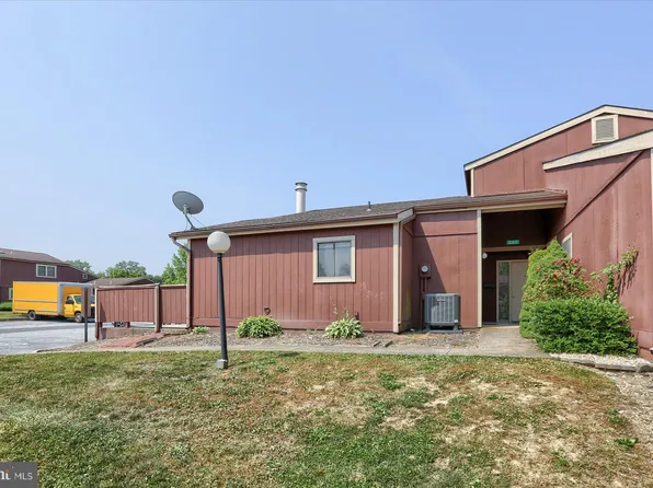 221 Lee Ct, Enola, PA 17025