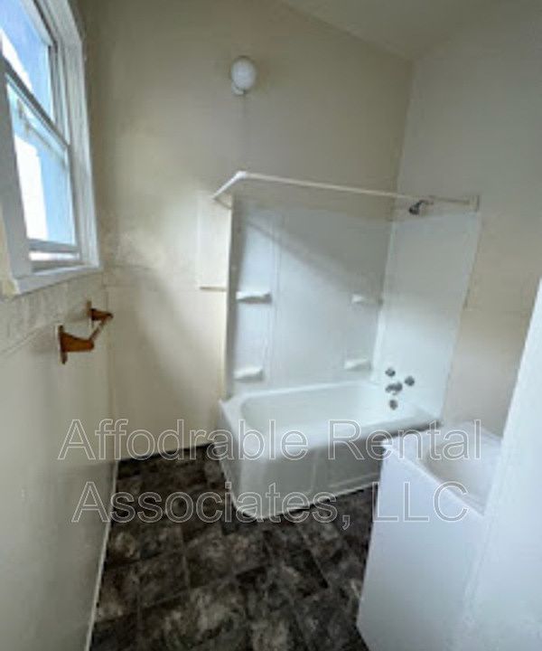 2nd image of 1643A S 7th St