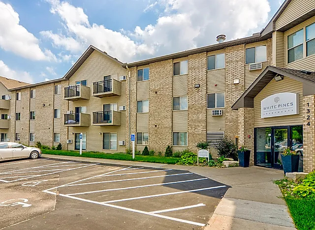 White Pines Apartments — Photo 4