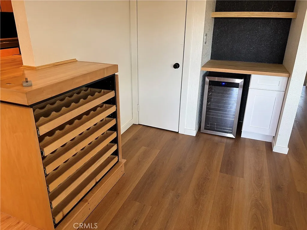 2 bed, 1025 sqft, $2,500 — Photo 4