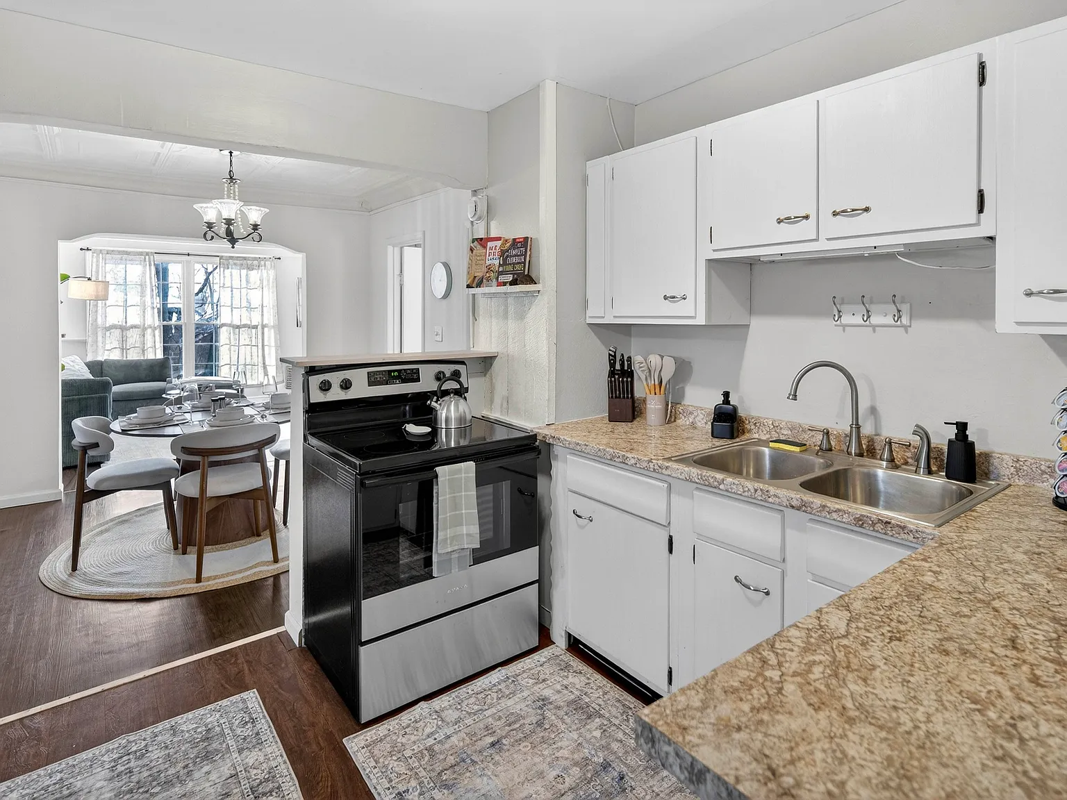3 bed, 1152 sqft, $3,000 — Photo 3
