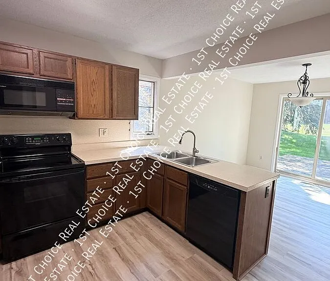 3694 Cavalier Dr — Photo 11