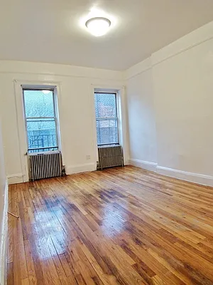 Rented by Green Line Realty | media 16