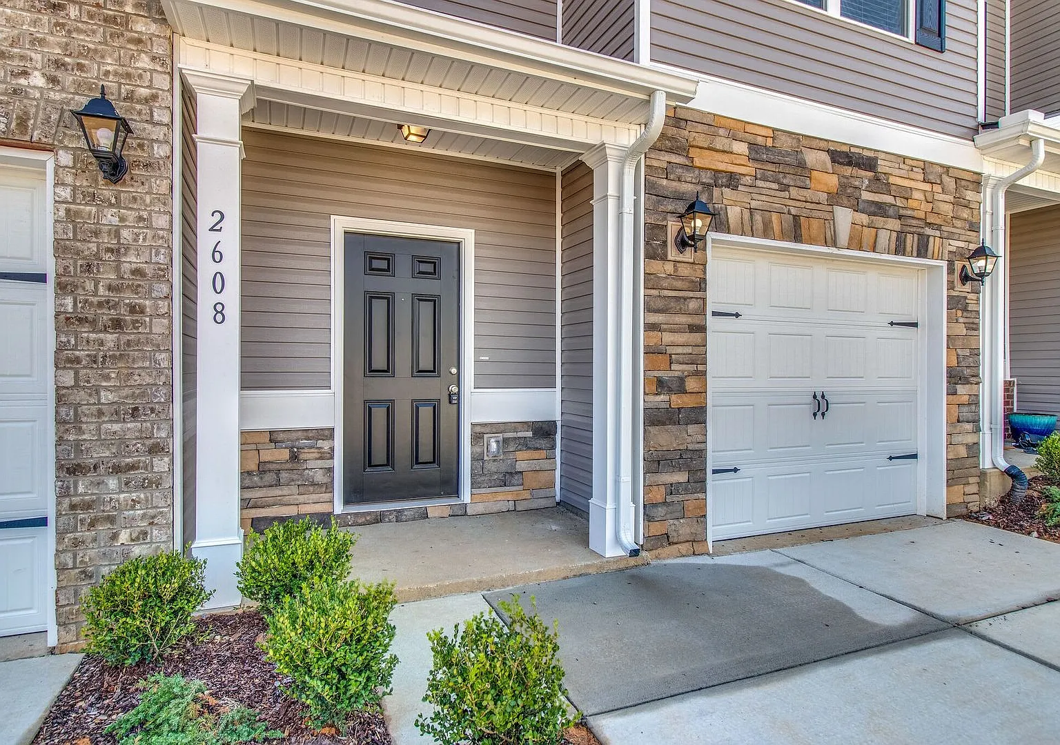 Beautiful 3BR/2.5BA Townhome in Columbia! — Photo 2