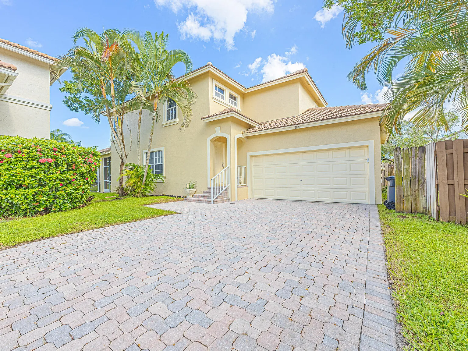 3 bed, 2.5 bath, 1928 sqft, $3,800 — Photo 1