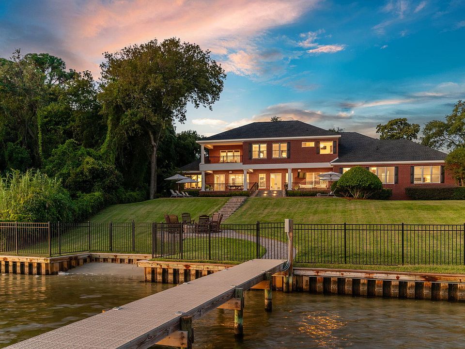 1st image of 15 Plantation Oaks Dr