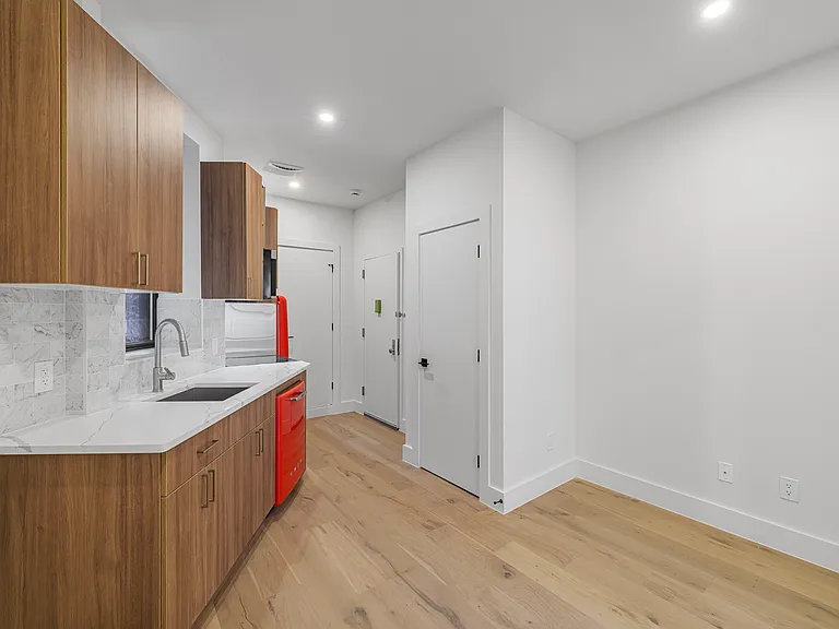 188 6th Ave #2RN — Photo 3