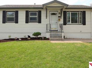 8966 Laurie Cir, Omaha, NE 68124