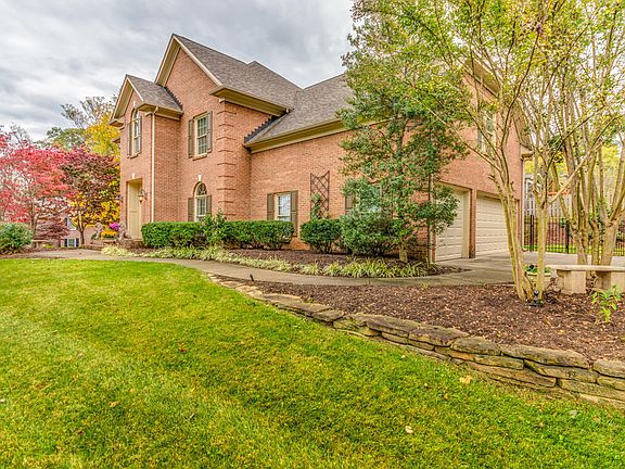 2nd image of 829 Ivy Point Ln