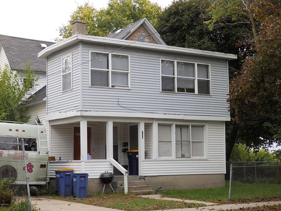 1st image of 739 Fairview Ave NE