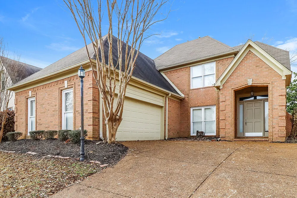 3 bed, 2.0 bath, 2166 sqft, $1,930 — Photo 1