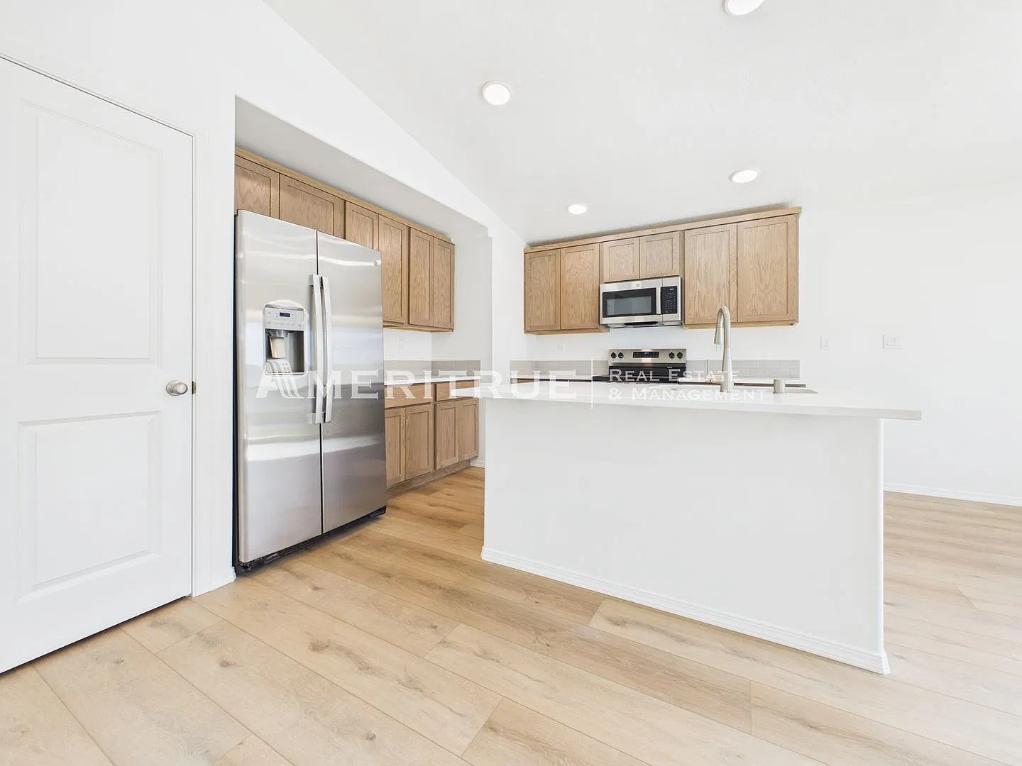 Brand new 3 bedroom/2.5 bathroom ready for move in — Photo 3
