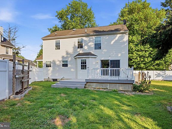 3rd image of 1211 Morton Ave