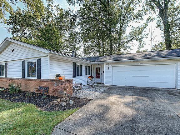 4th image of 28625 Spruce Dr