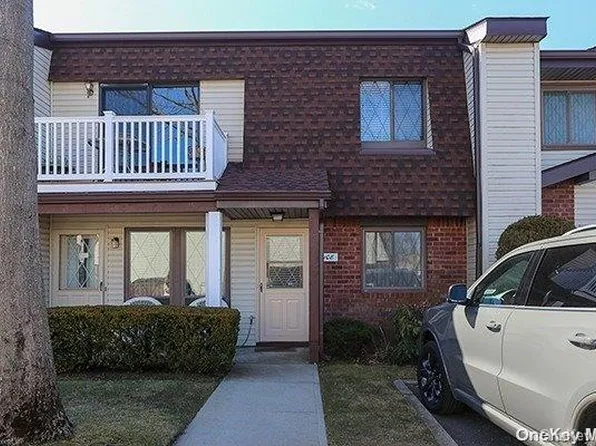 108 Cambridge Drive #--, Copiague, NY 11726