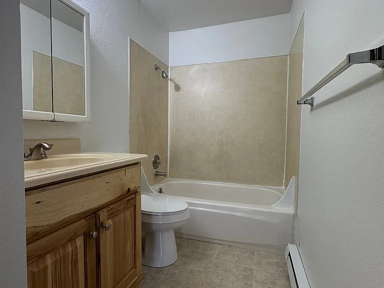 1204 N B St — Photo 23