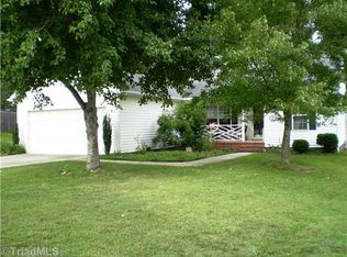 3103 Brookrun Dr, Jamestown, NC 27282