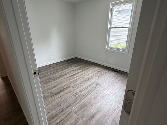 3rd image of 1435 Parkamo Ave