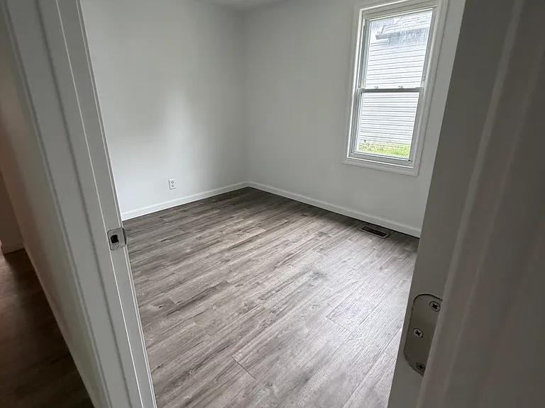 1435 Parkamo Ave — Photo 3