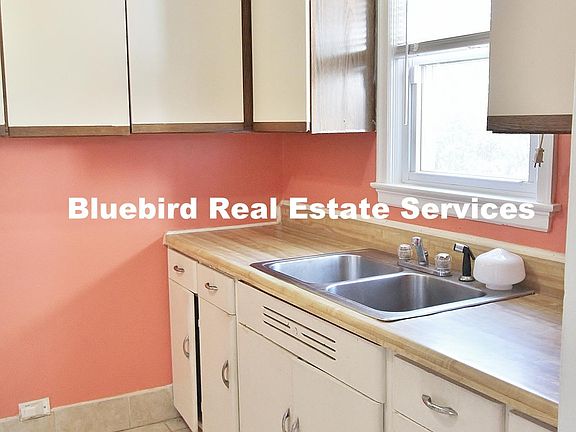 Cute kitchen, lots of storage, driveway access, just painted