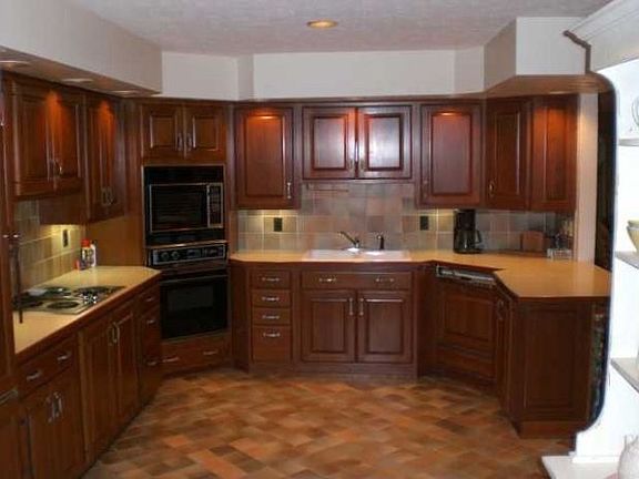 3rd image of 63 Great Wood Cir