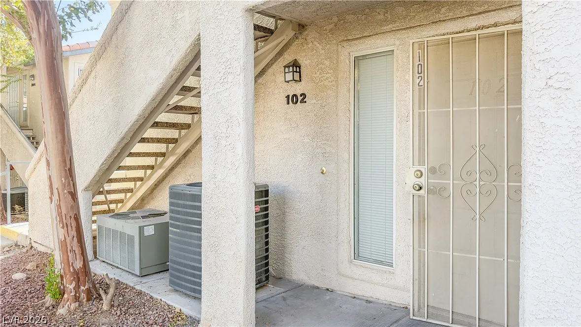 2 bed, 2.0 bath, 987 sqft, $1,200 — Photo 1