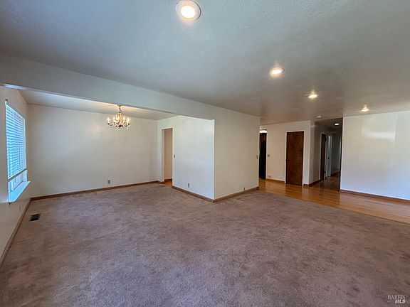 5th image of 2429 Woodstock Court