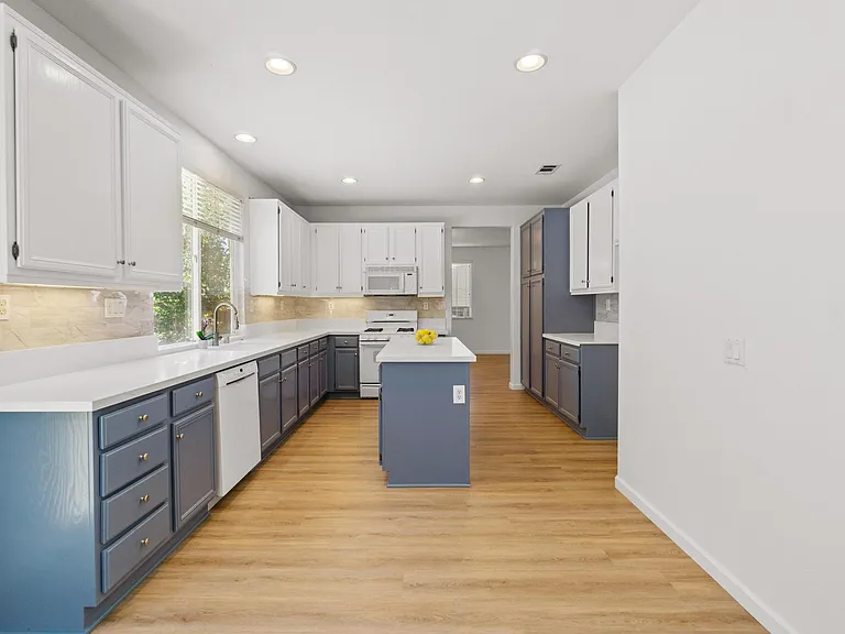 23764 Cloverleaf Way — Photo 34