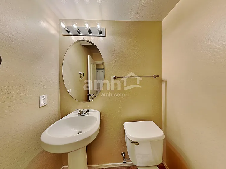 2727 E Bart St — Photo 9