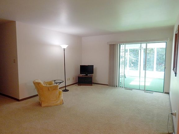 2nd image of 2402 Cross Creek Dr APT B