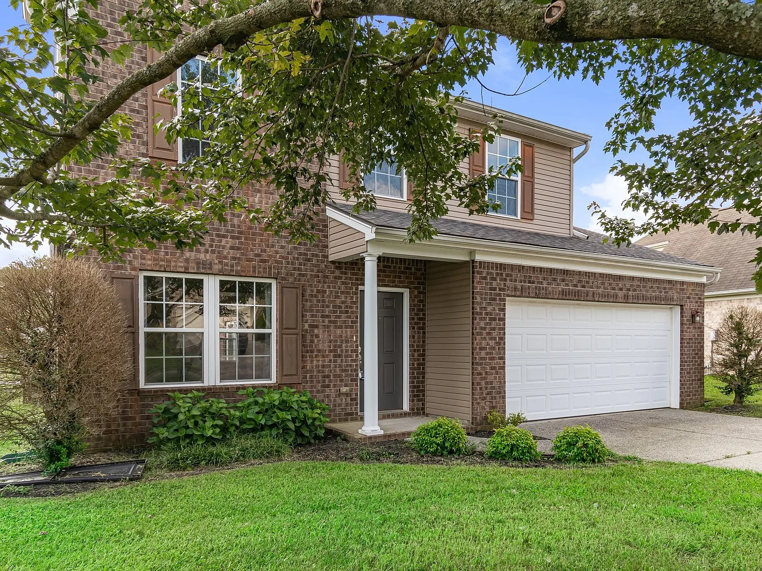 3 bed, 2.5 bath, 2202 sqft, $2,650 — Photo 2
