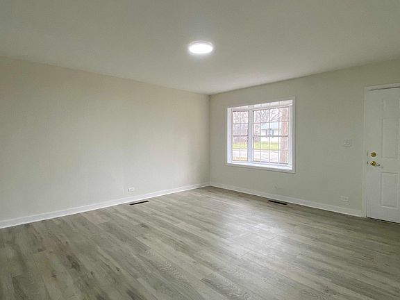 5th image of 4 E Pine St