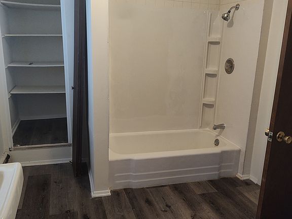 4th image of 222-224 Gale St #1E