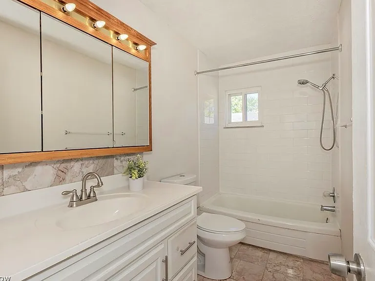 23673 Banbury Cir #B — Photo 4
