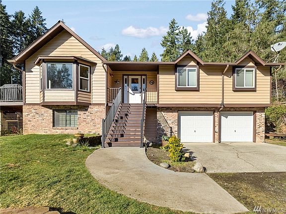 2nd image of 935 SE Fauna Ln