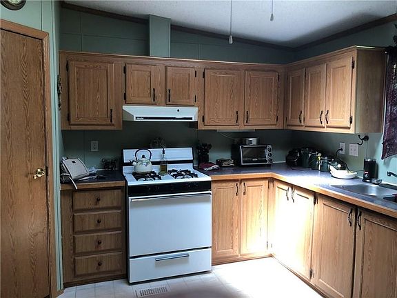 5th image of 61 Hillside Dr