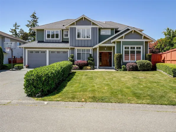 4276 Kincaid St, Saanich, BC V8X 4R3