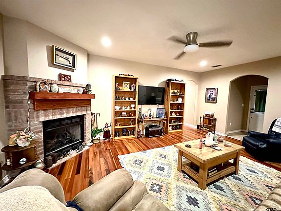 5th image of 10976 Meadow Creek Dr