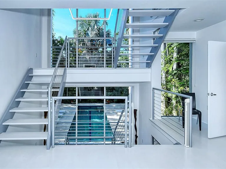 213 N Washington Dr — Photo 51