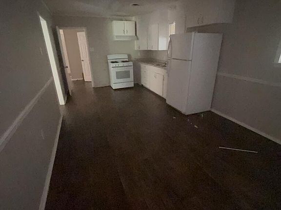 5th image of 3257 Woodview Dr