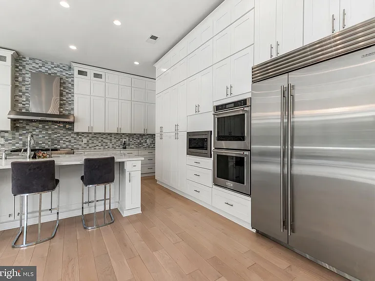 1513 Oakview Dr — Photo 36