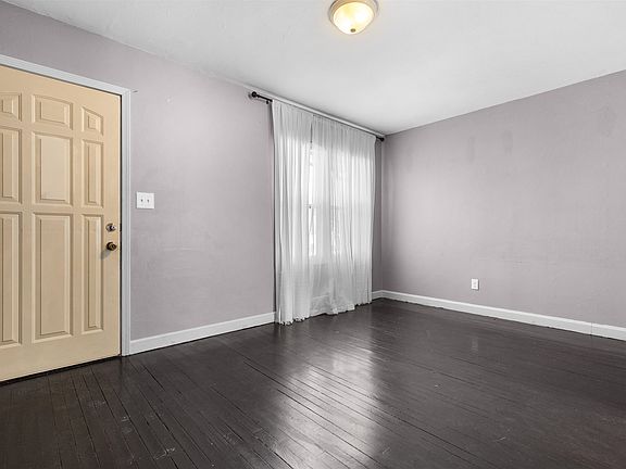 2nd image of 2120 Van Wie Ave